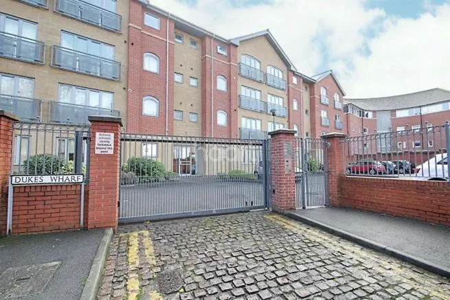 Dukes Wharf - Classy, City Centre 2 Bedroom Apartment Overlooking The Canal Nottingham