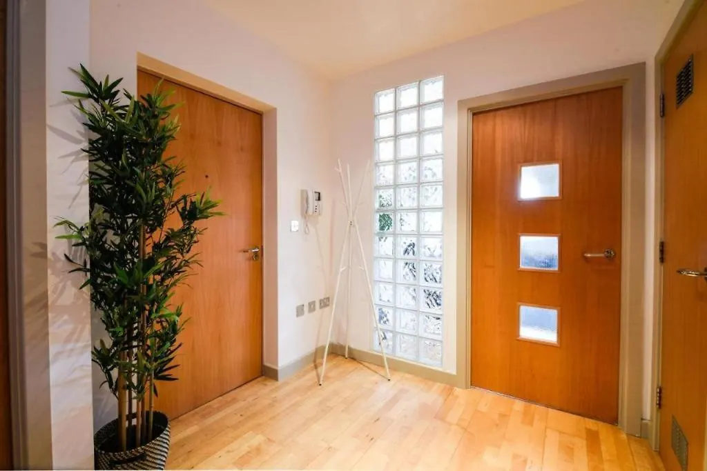 Dukes Wharf - Classy, City Centre 2 Bedroom Apartment Overlooking The Canal Nottingham